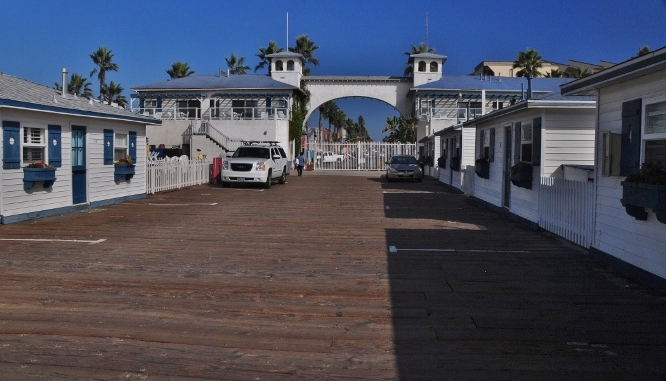 Crystal Pier at Pacific Beach, the entrance